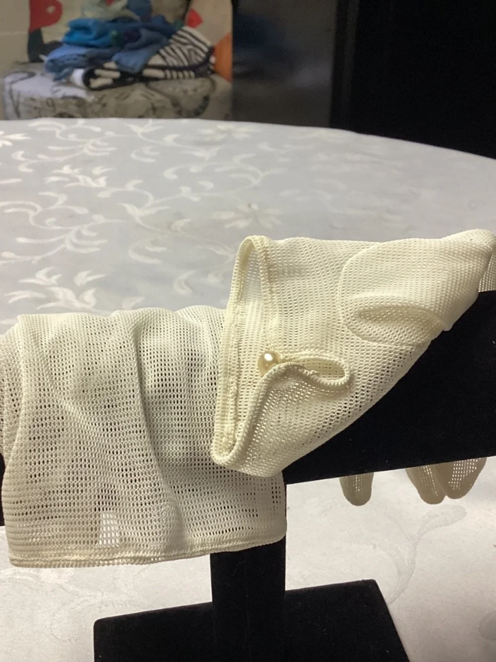 PARIS DESIGNED    vintage gloves, very rare mesh lovely pearl at wrist 💃